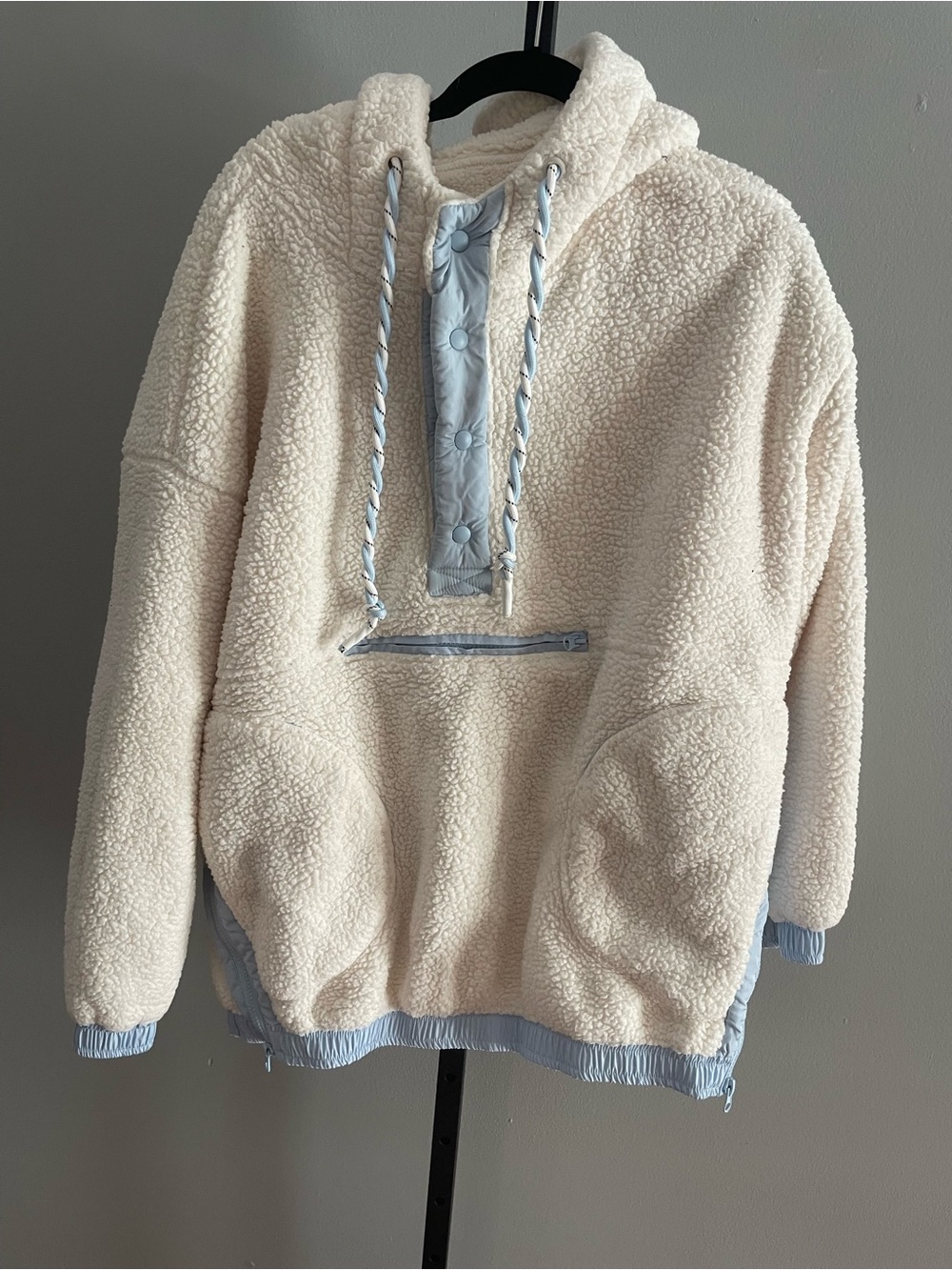 Altar'd State Frostbite Sherpa Pullover White and Light Blue Size Medium - Picture 2 of 5